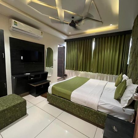 Prime View Hotel 아흐메다바드 외부 사진