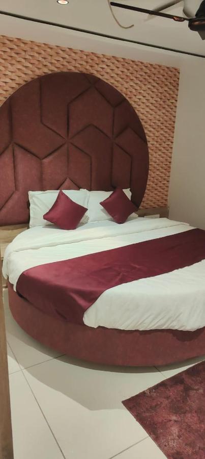 Prime View Hotel 아흐메다바드 외부 사진