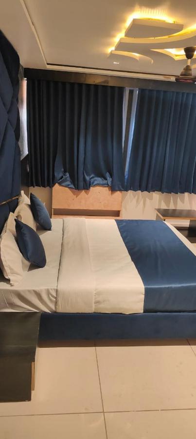 Prime View Hotel 아흐메다바드 외부 사진