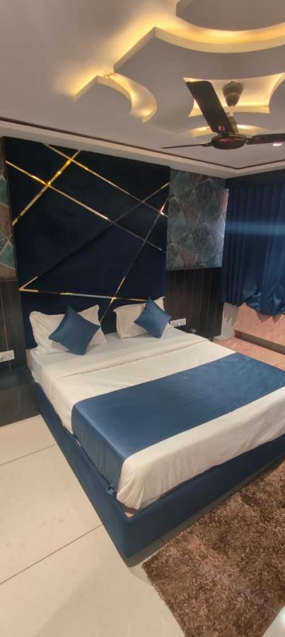 Prime View Hotel 아흐메다바드 외부 사진