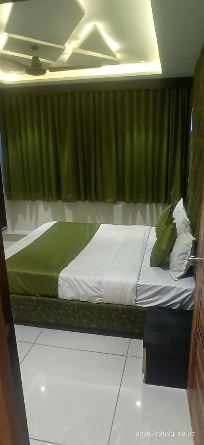 Prime View Hotel 아흐메다바드 외부 사진