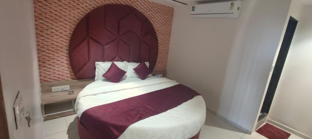 Prime View Hotel 아흐메다바드 외부 사진