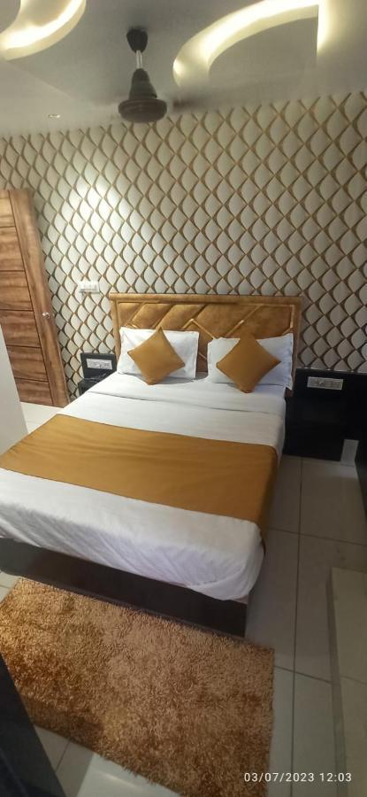 Prime View Hotel 아흐메다바드 외부 사진