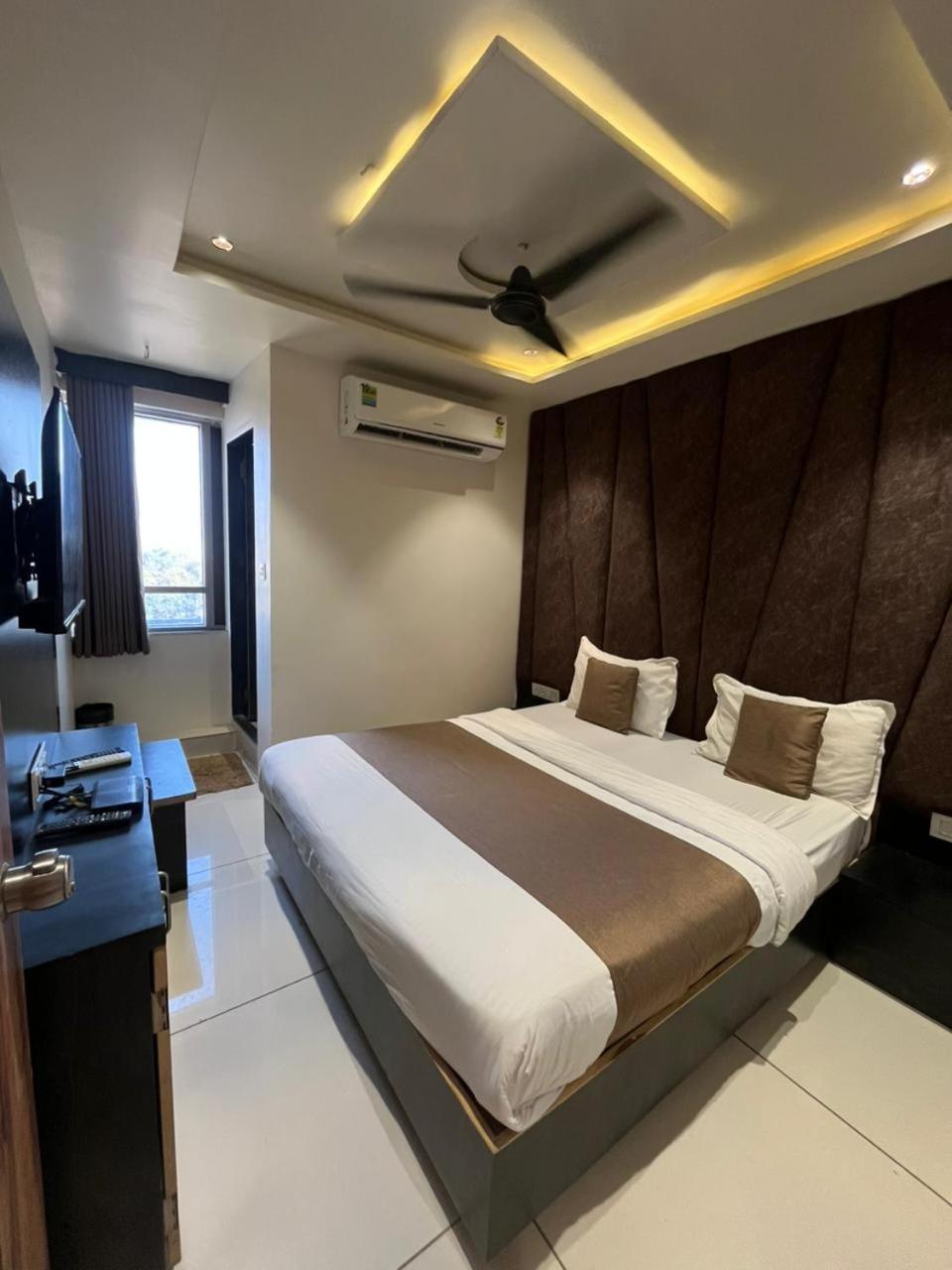 Prime View Hotel 아흐메다바드 객실 사진