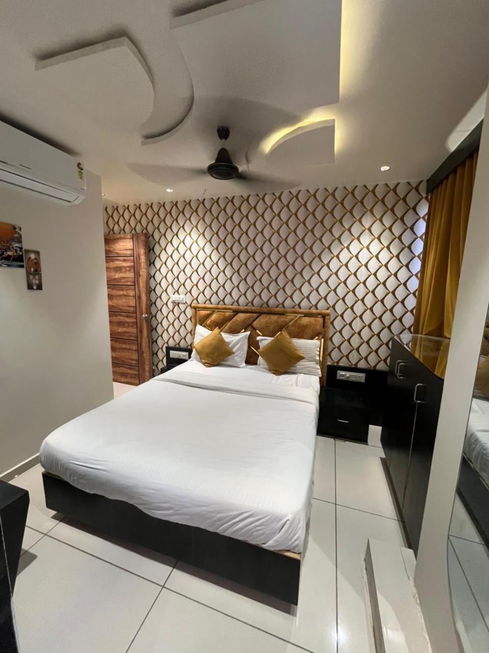Prime View Hotel 아흐메다바드 객실 사진